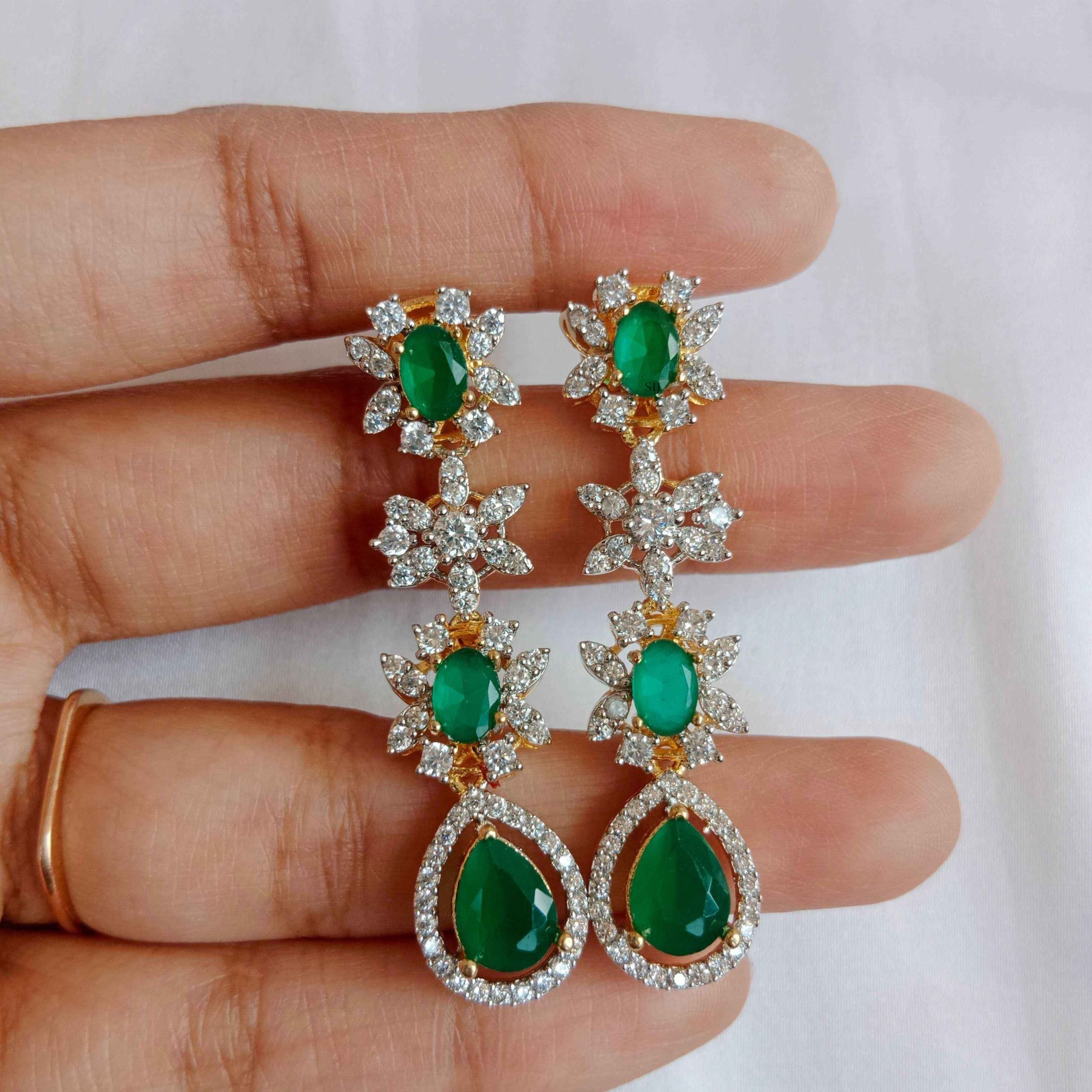 Imitation Emerald and Diamond Necklace