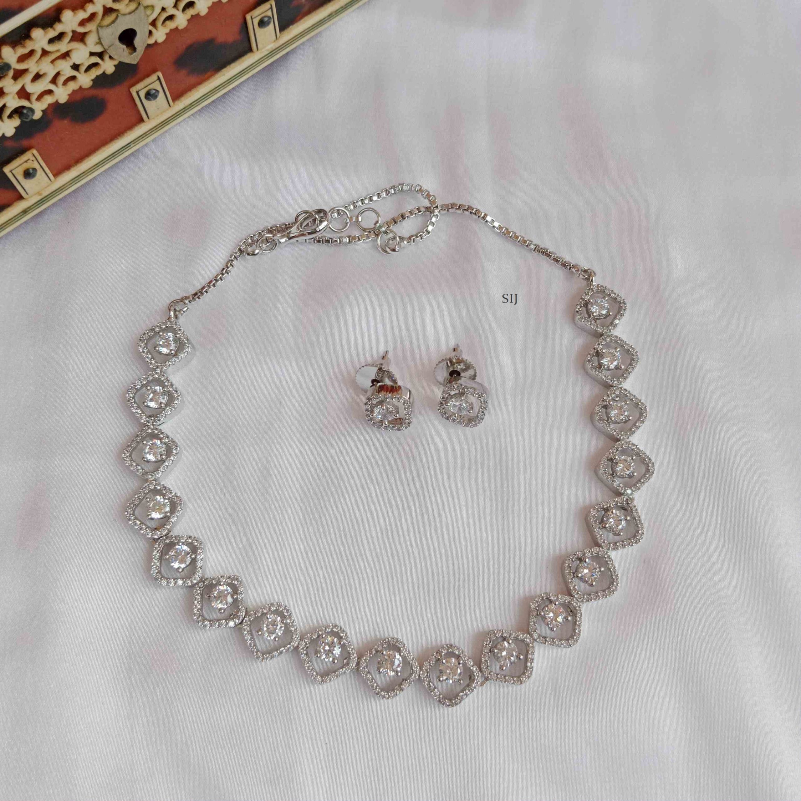 Traditional AD and Solitaire Stones Necklace