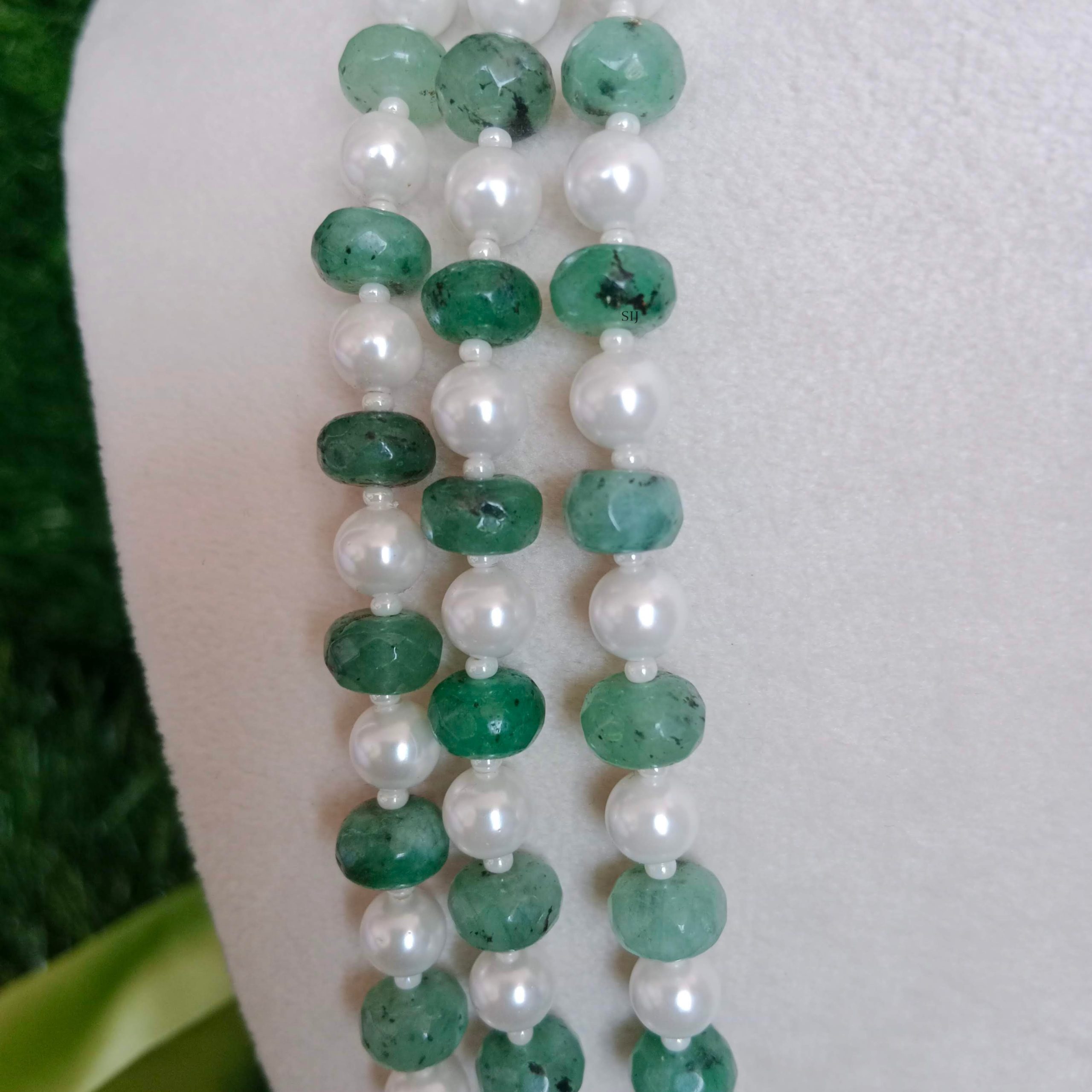 Traditional Three Layers Pearls and Green Beads Necklace