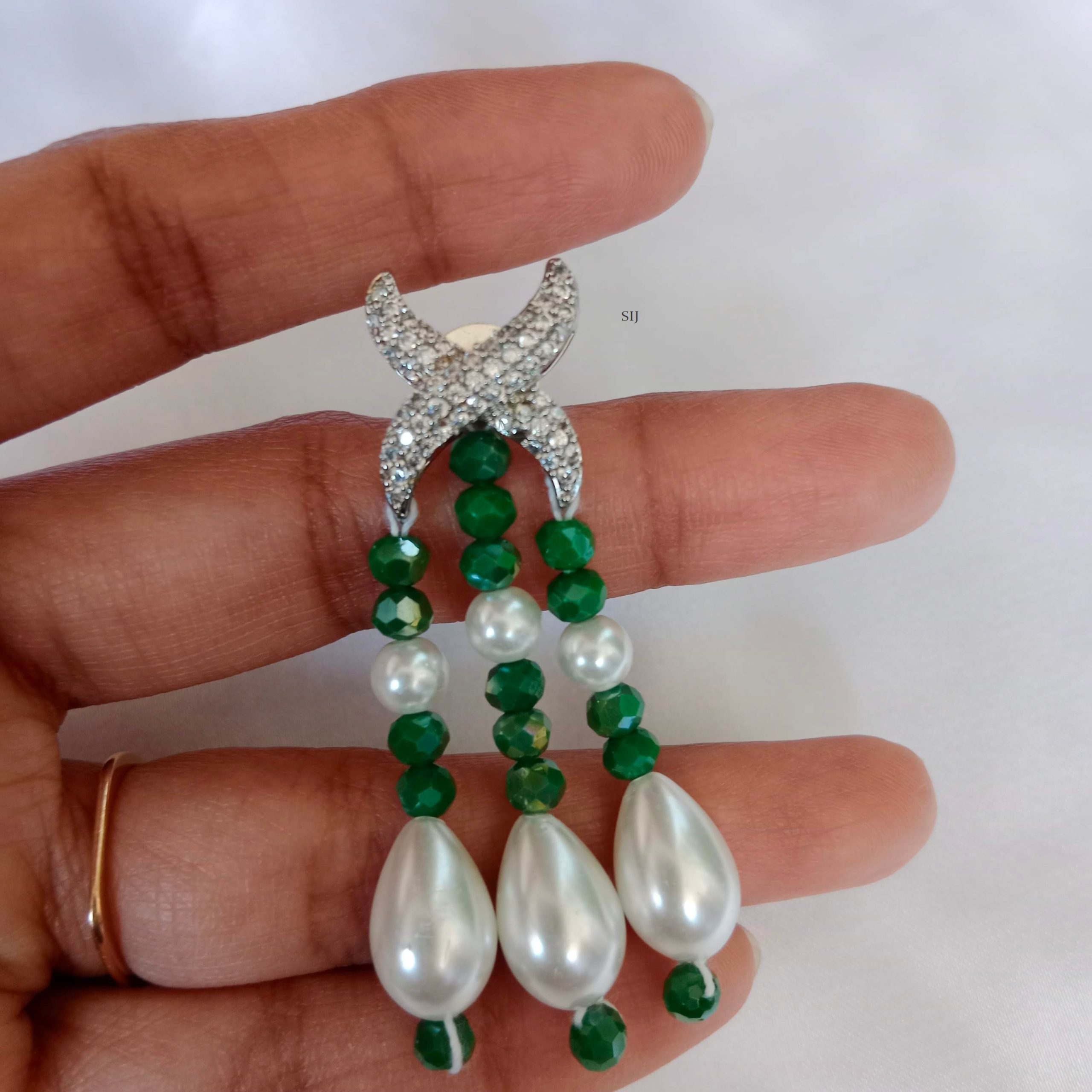 Traditional Green Beads and Pearls Necklace