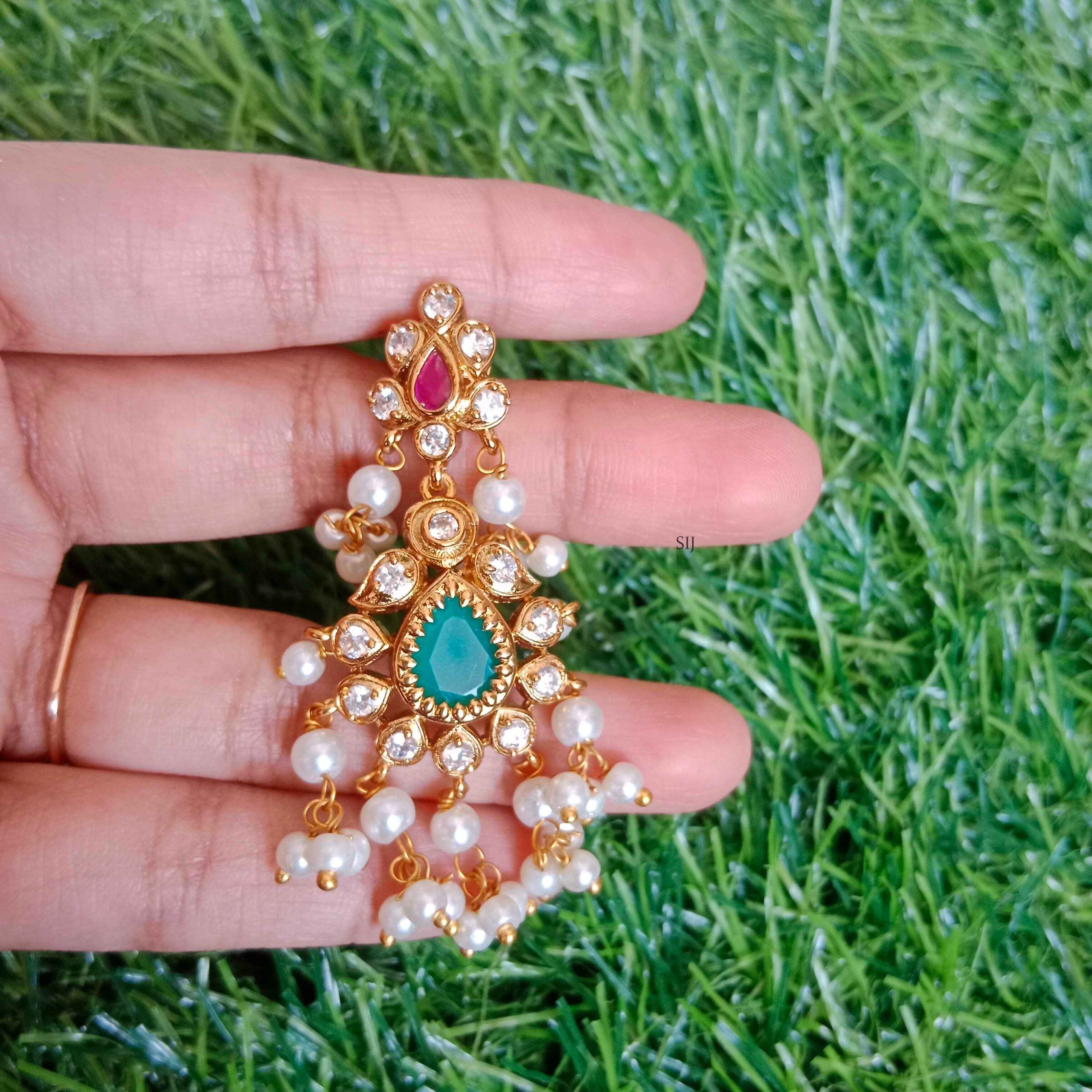 Guttapusalu White Beads Green Stone Necklace