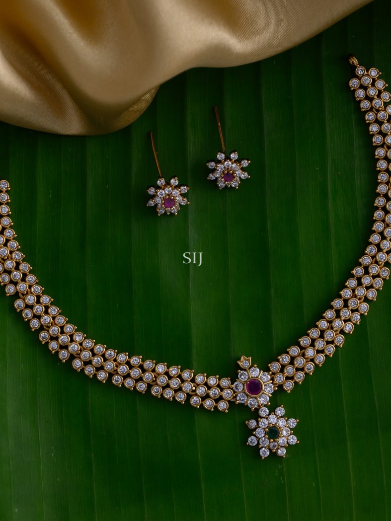 Artificial Flower Design Pendant with White Stones Necklace