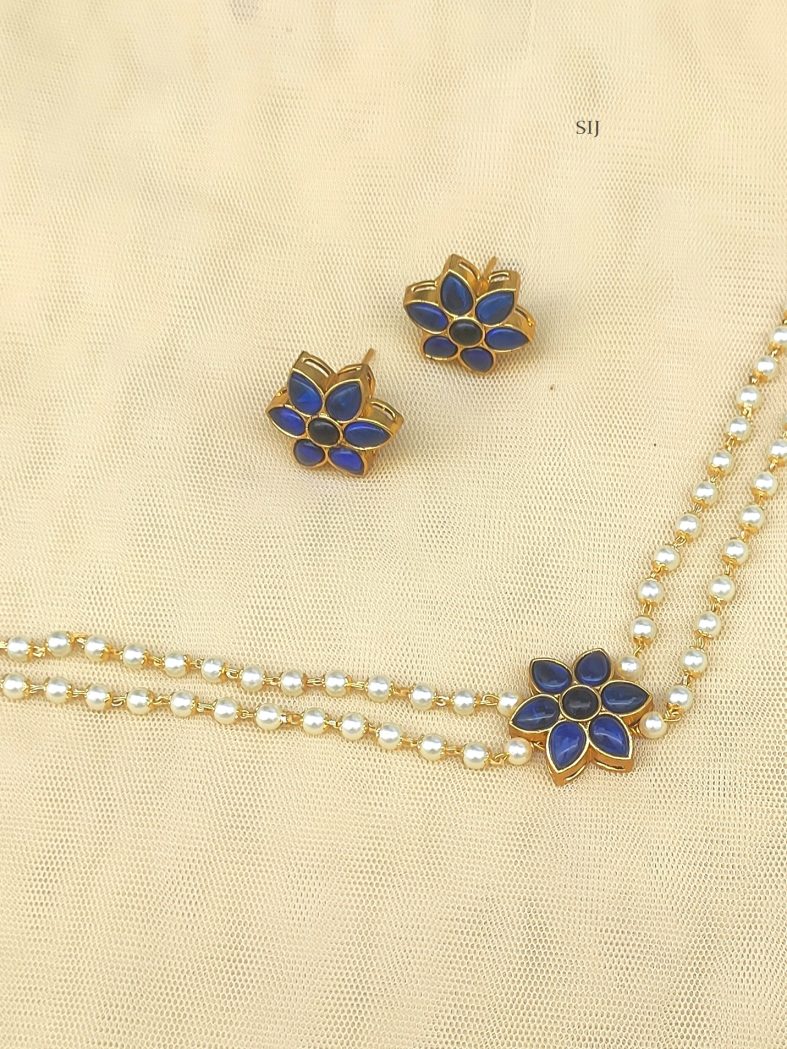 Pearl Choker with Blue Stone Flower Design Pendant