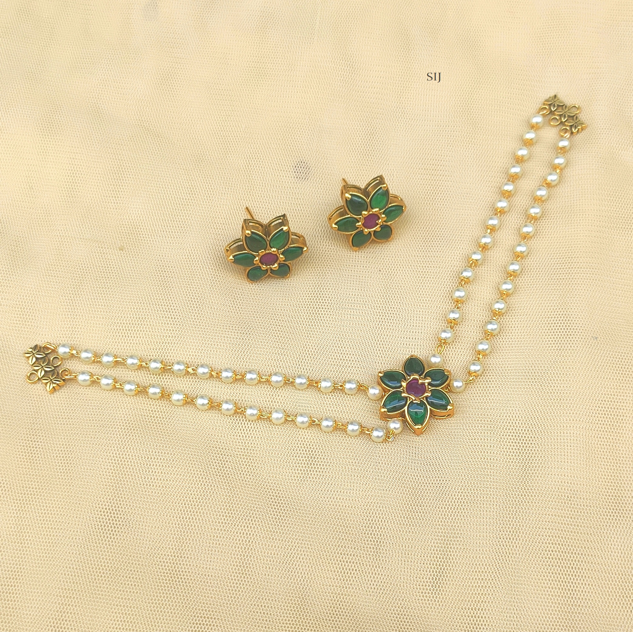 Pearl Choker with Green and Red Stones Flower Design Pendant