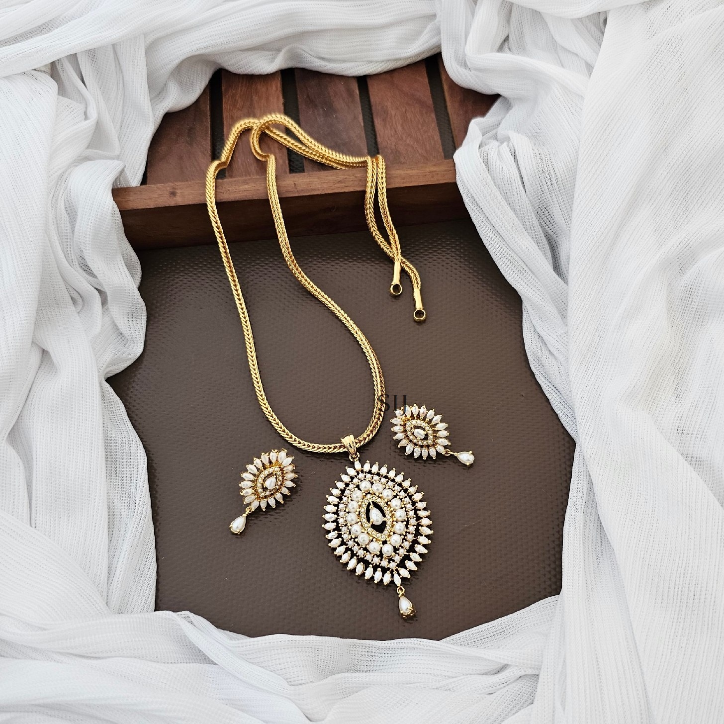 Gold Plated Chain With Pearl Pendant Set
