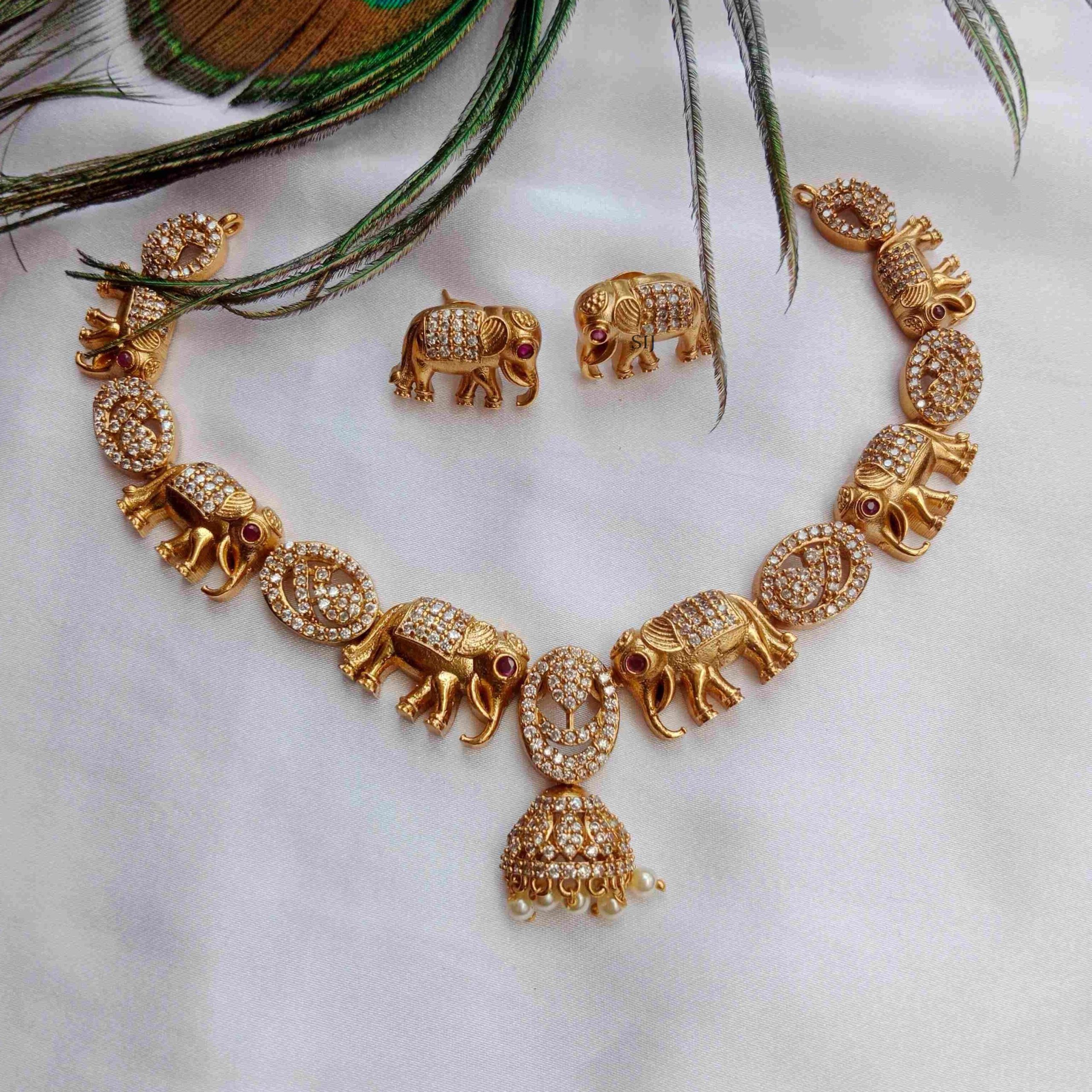 AD Stones Oval with Elephant Necklace