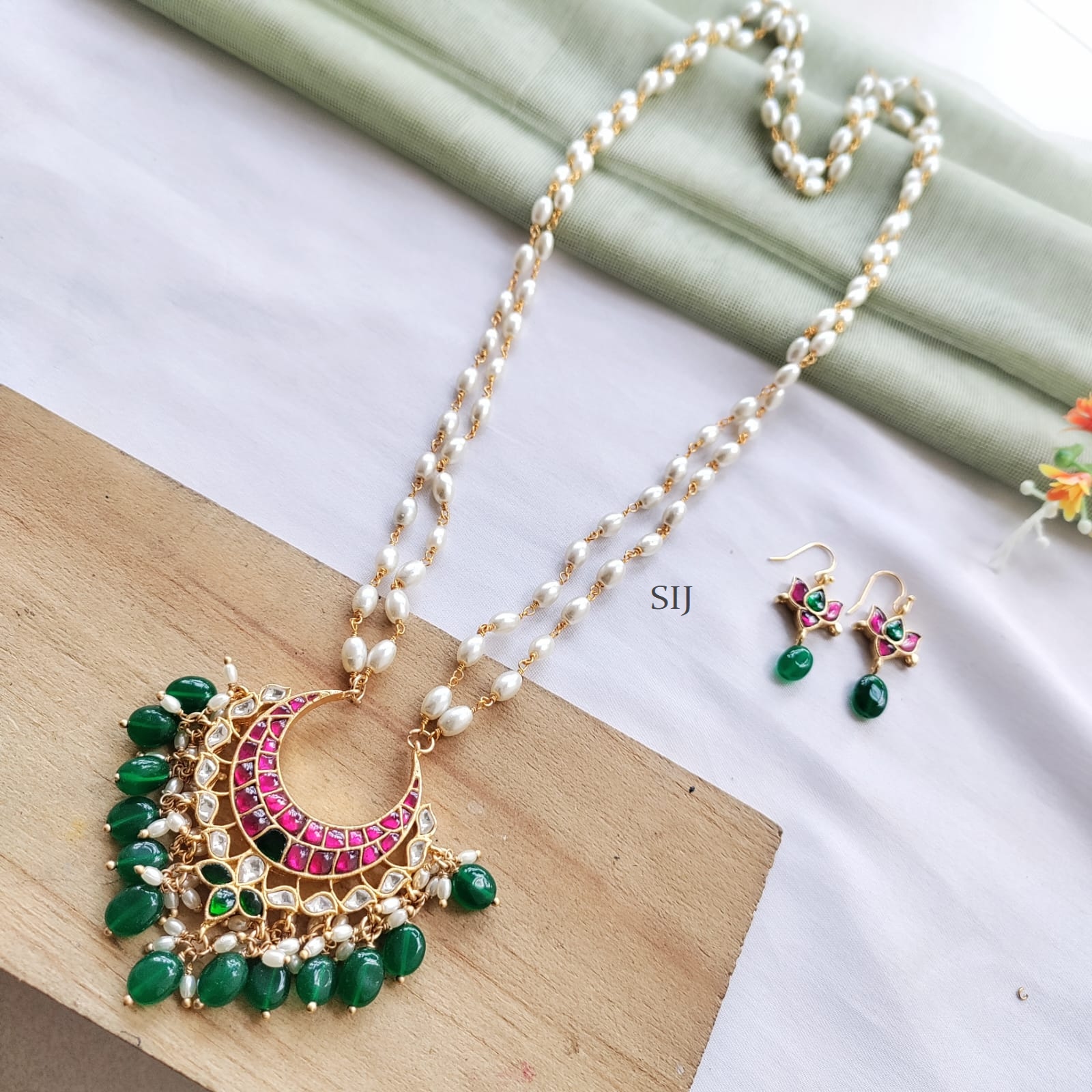Jadau Pendant With 2 Layered Rice Pearl Long Necklace Set