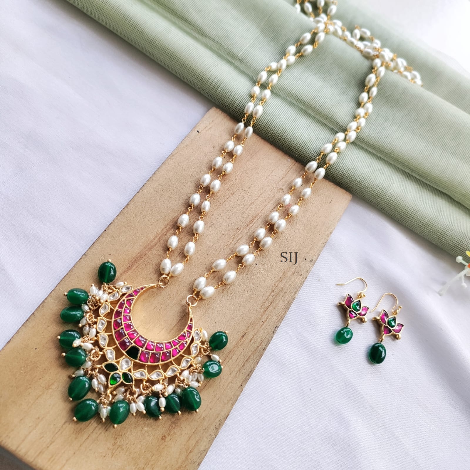Jadau Pendant With 2 Layered Rice Pearl Long Necklace Set