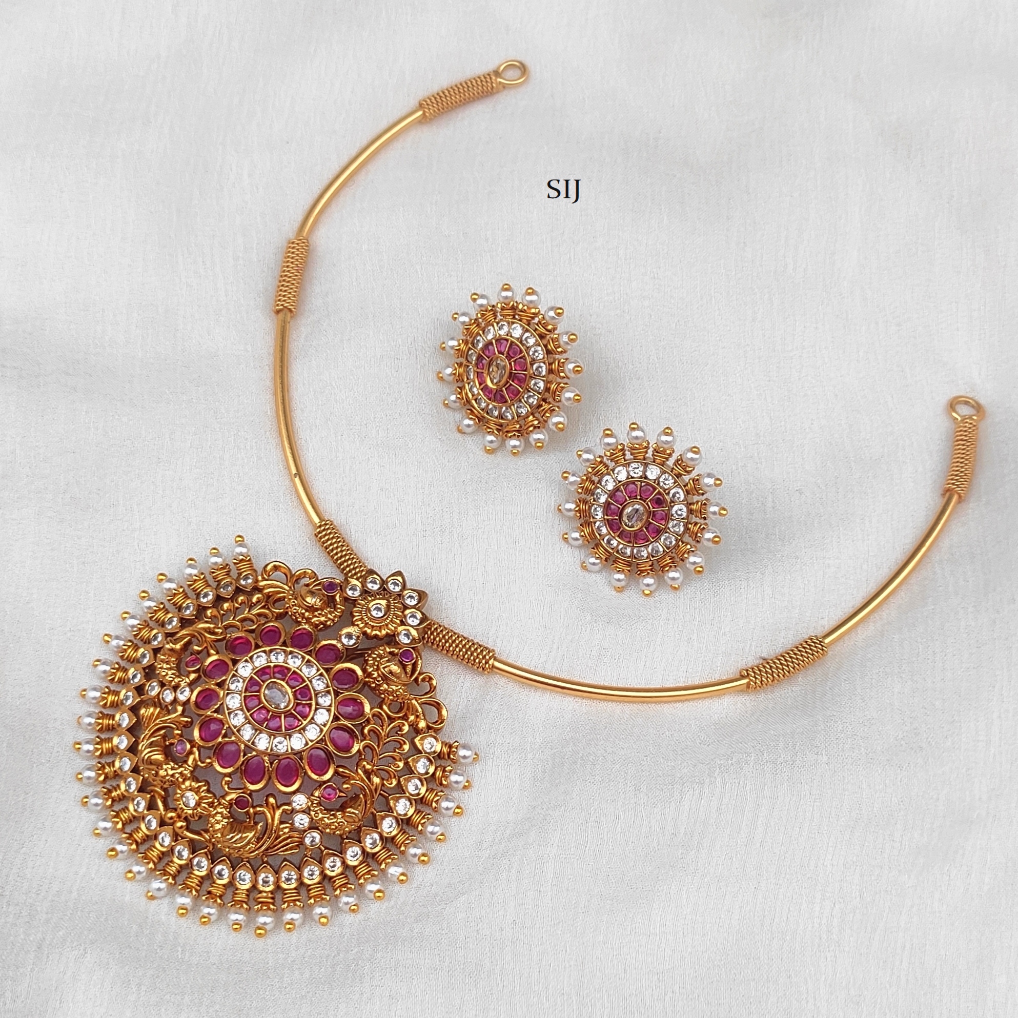 Antique Hasli Necklace with Peacocks Pendant