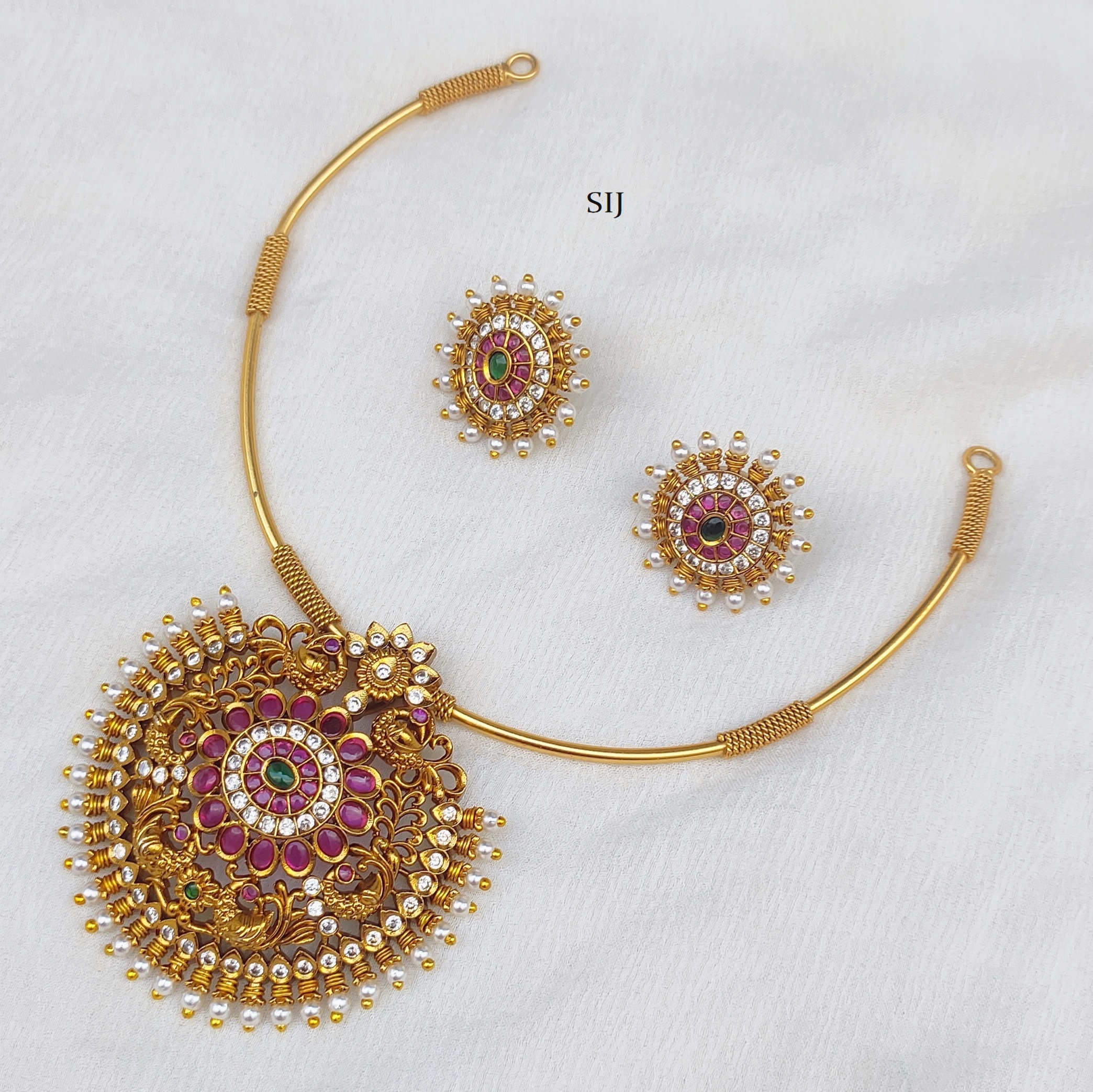 Antique Hasli Necklace with Multi Stones Pendant