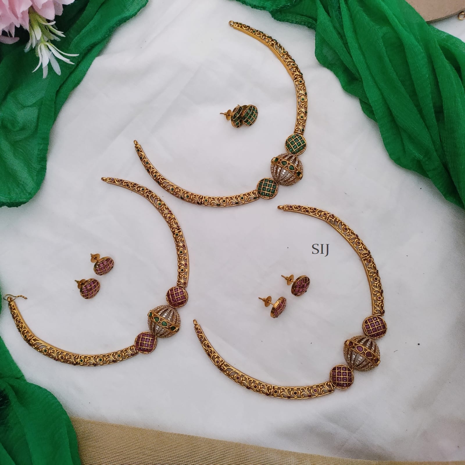 Traditional Hasli Stone Necklace Set