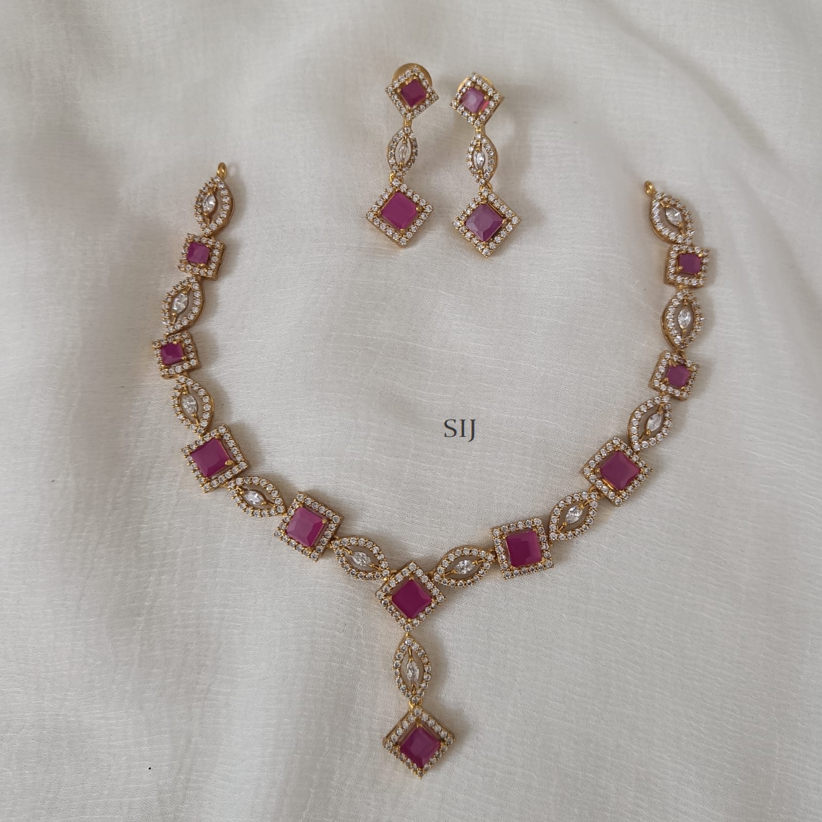 Artificial Necklace with Earrings - Pink