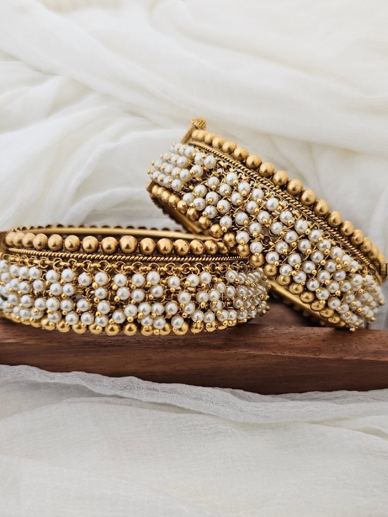 Antique Pearls Cluster Screw Bangles