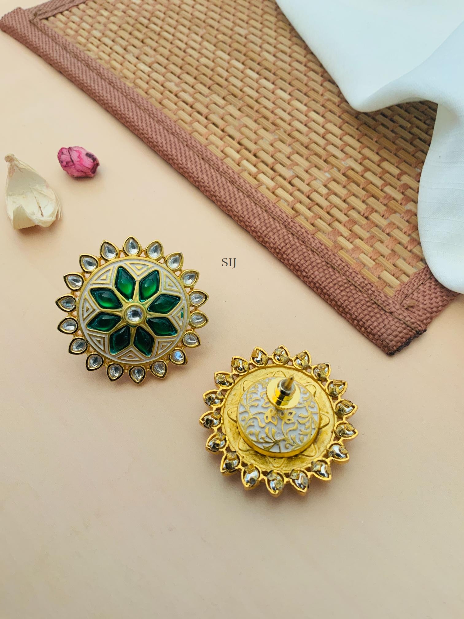 Gold Plated Round Flower Emerald and Kundan Ear Studs