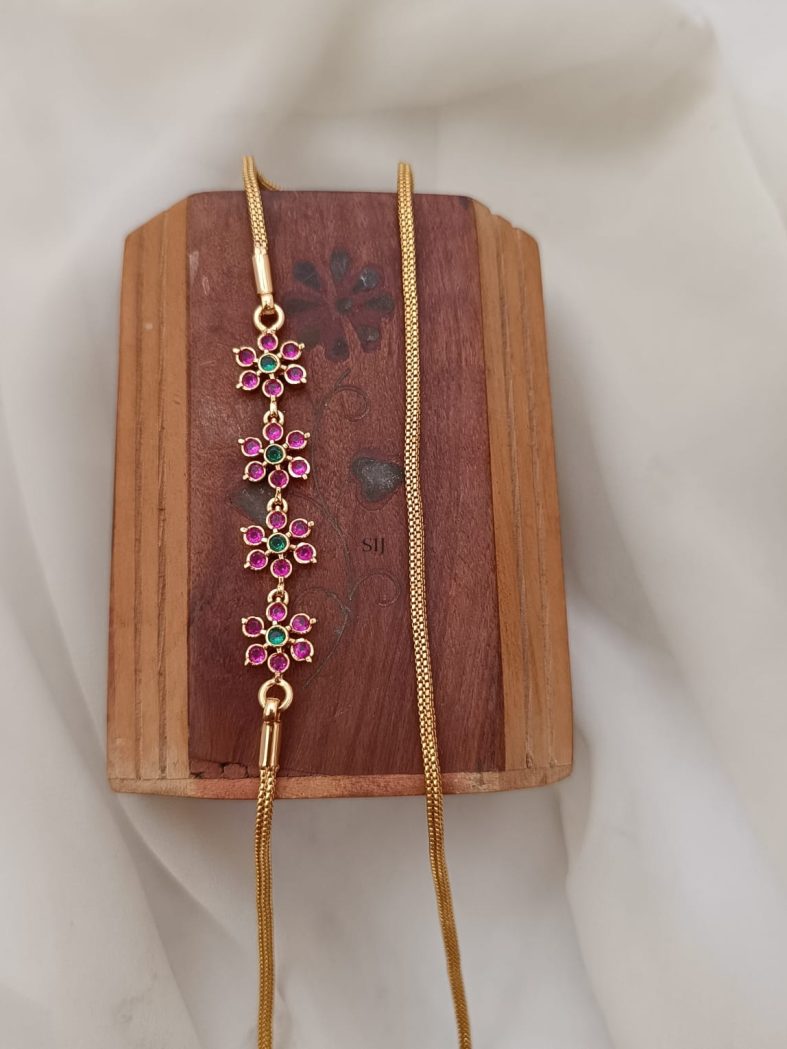 Red and Green Stones Round Flowers Mugappu Chain