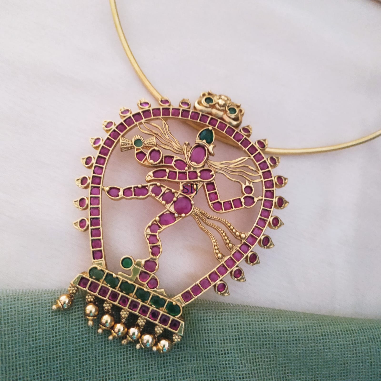 Deity Kemp Pendant With Hasli Necklace