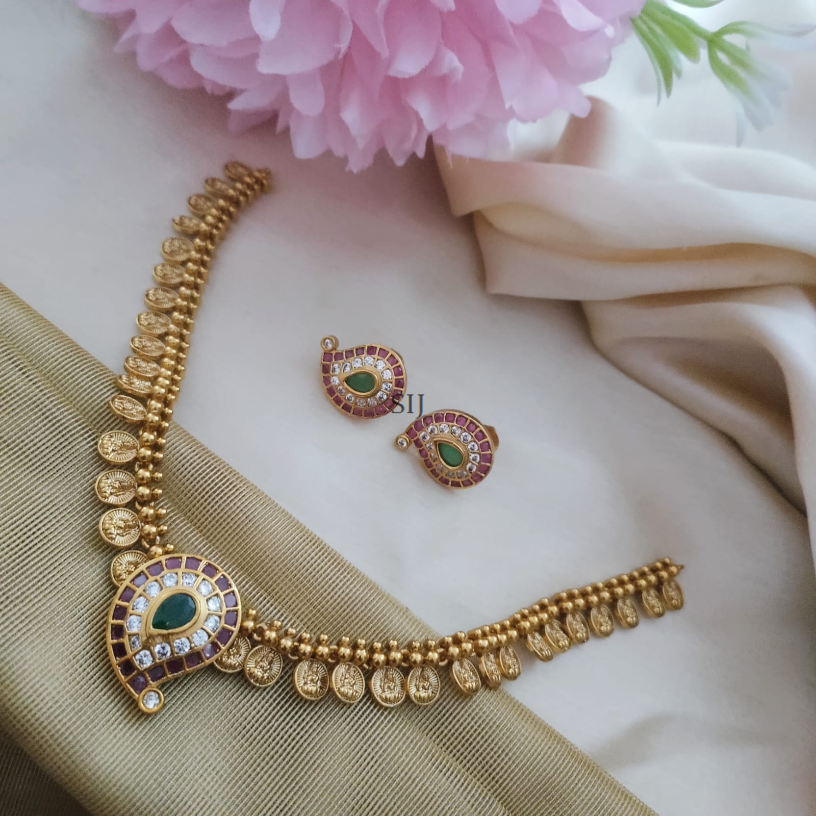Kemp Paisley Shape Pendant With Lakshmi Coin Necklace