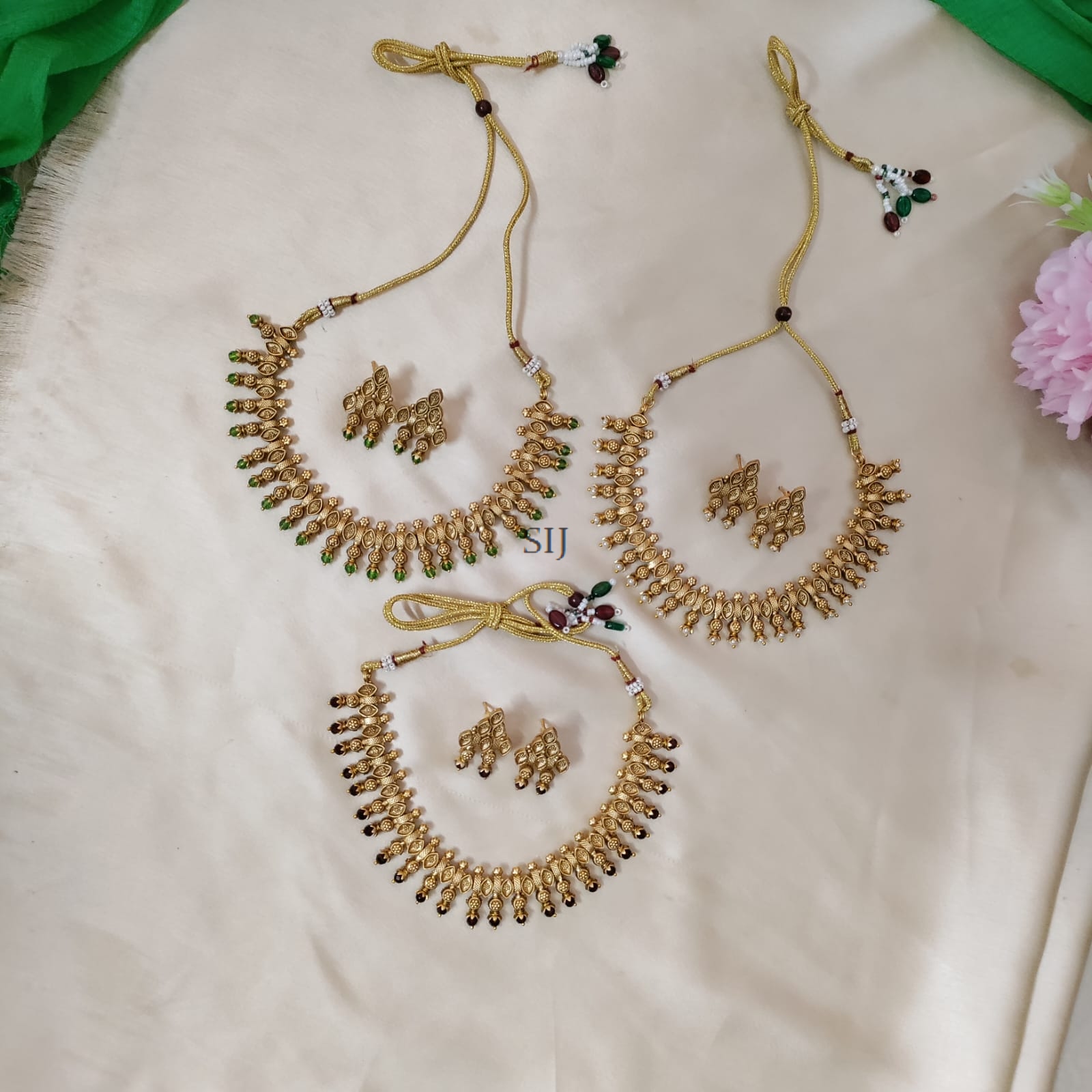 Imitation Pearl And Stones Necklace Set