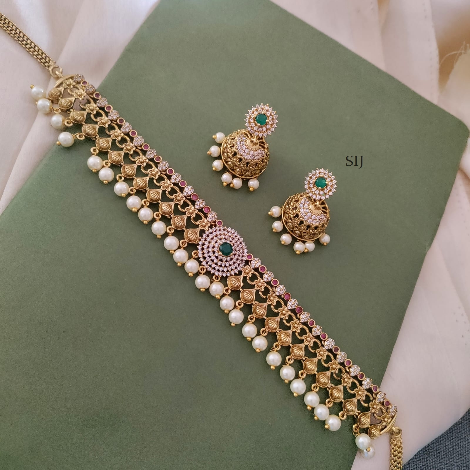 Imitation CZ Stones Choker with Pearls Hangings