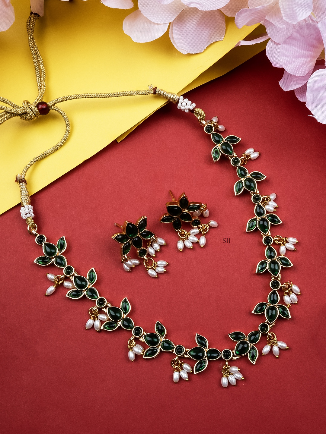 Imitation Green Kemp Flower Design Necklace