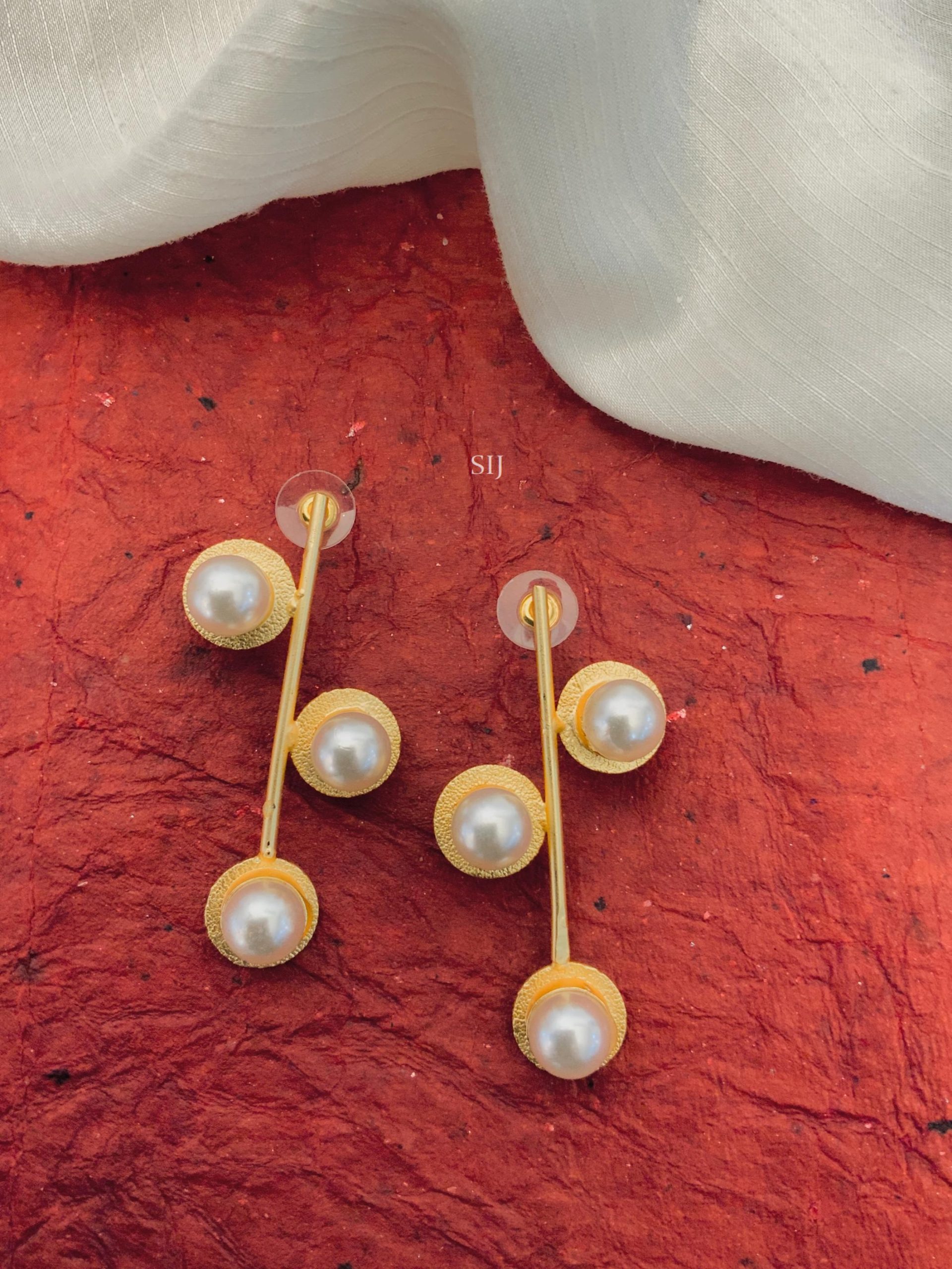 Gold Finish Pearl Earring