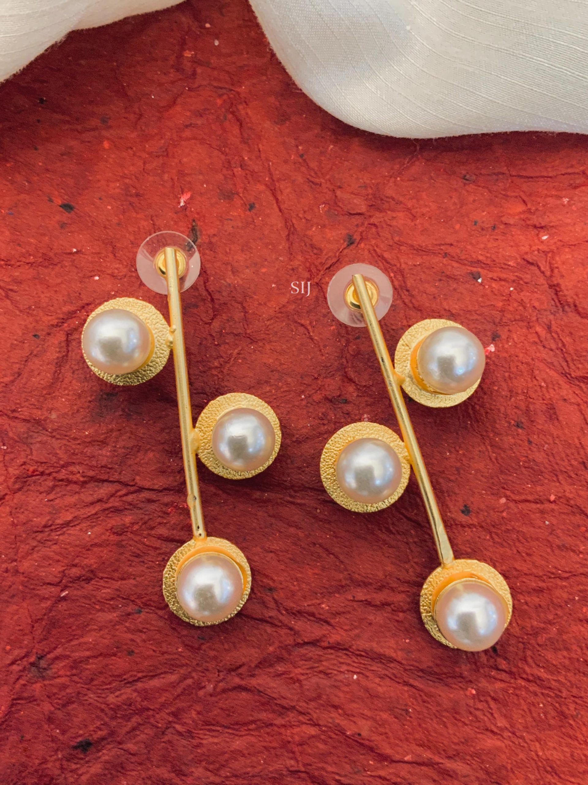 Gold Finish Pearl Earring