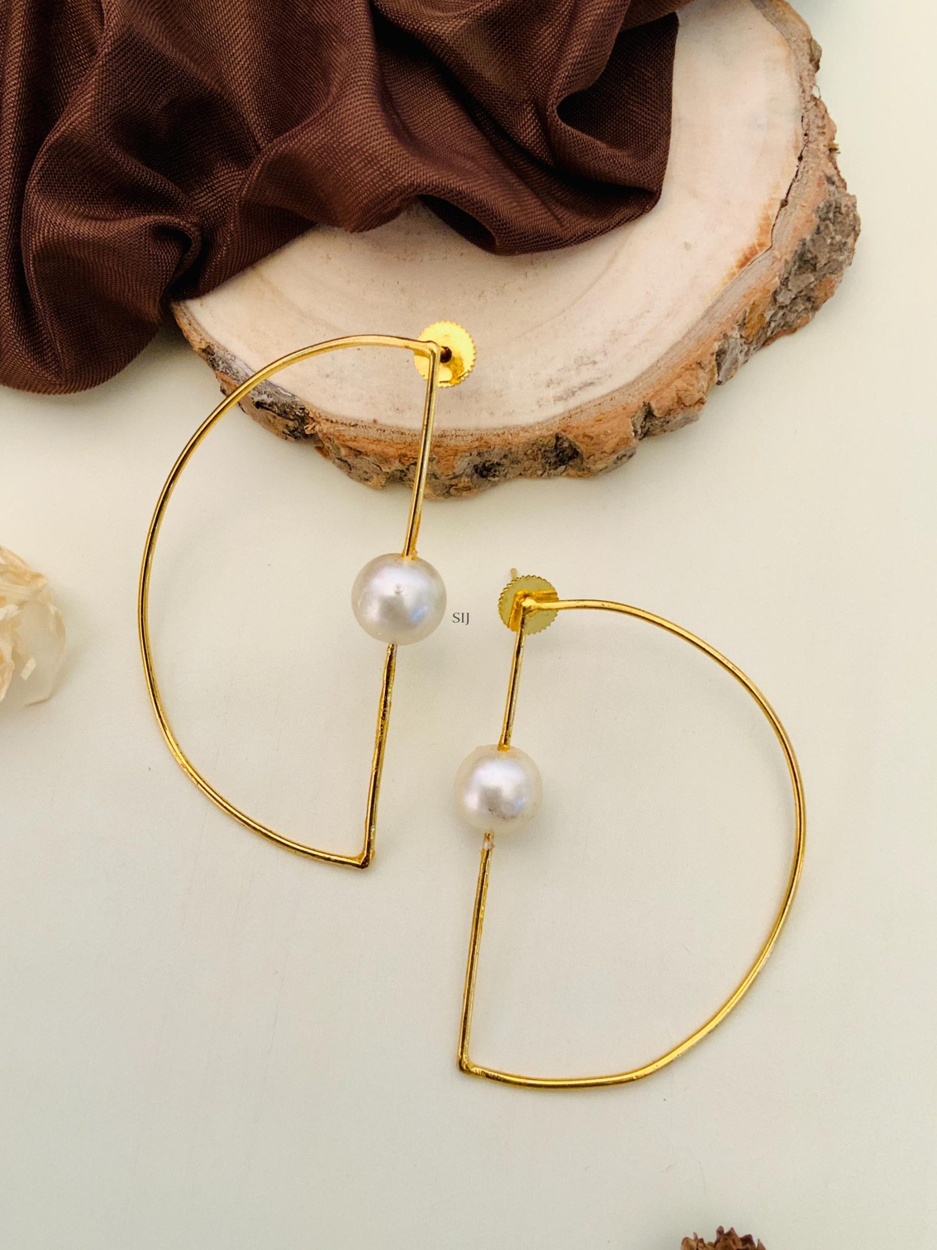 Gold Finish D Shape Wire Earrings