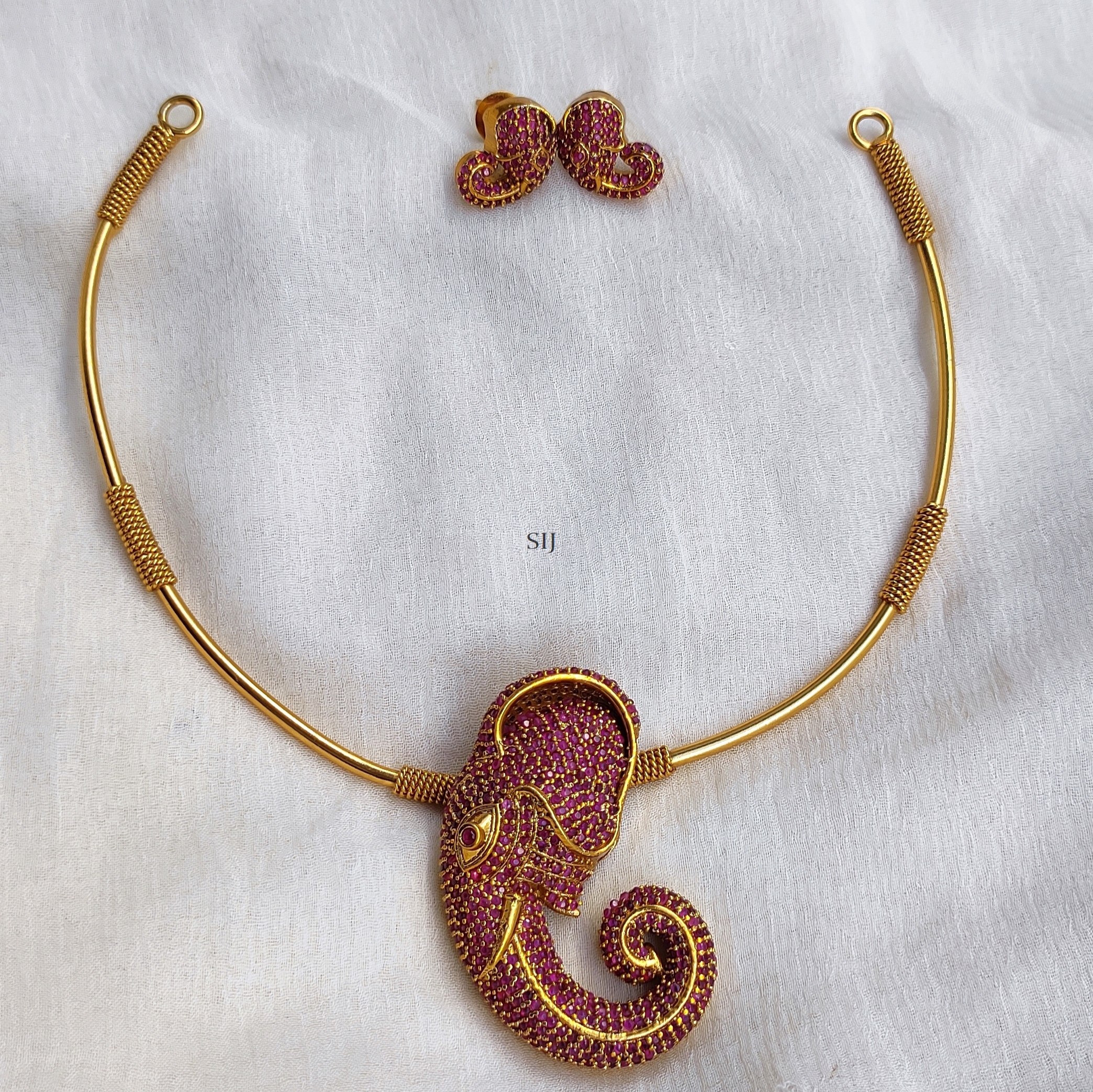 Hasli Necklace Ruby Stone With Ganesh Pendant