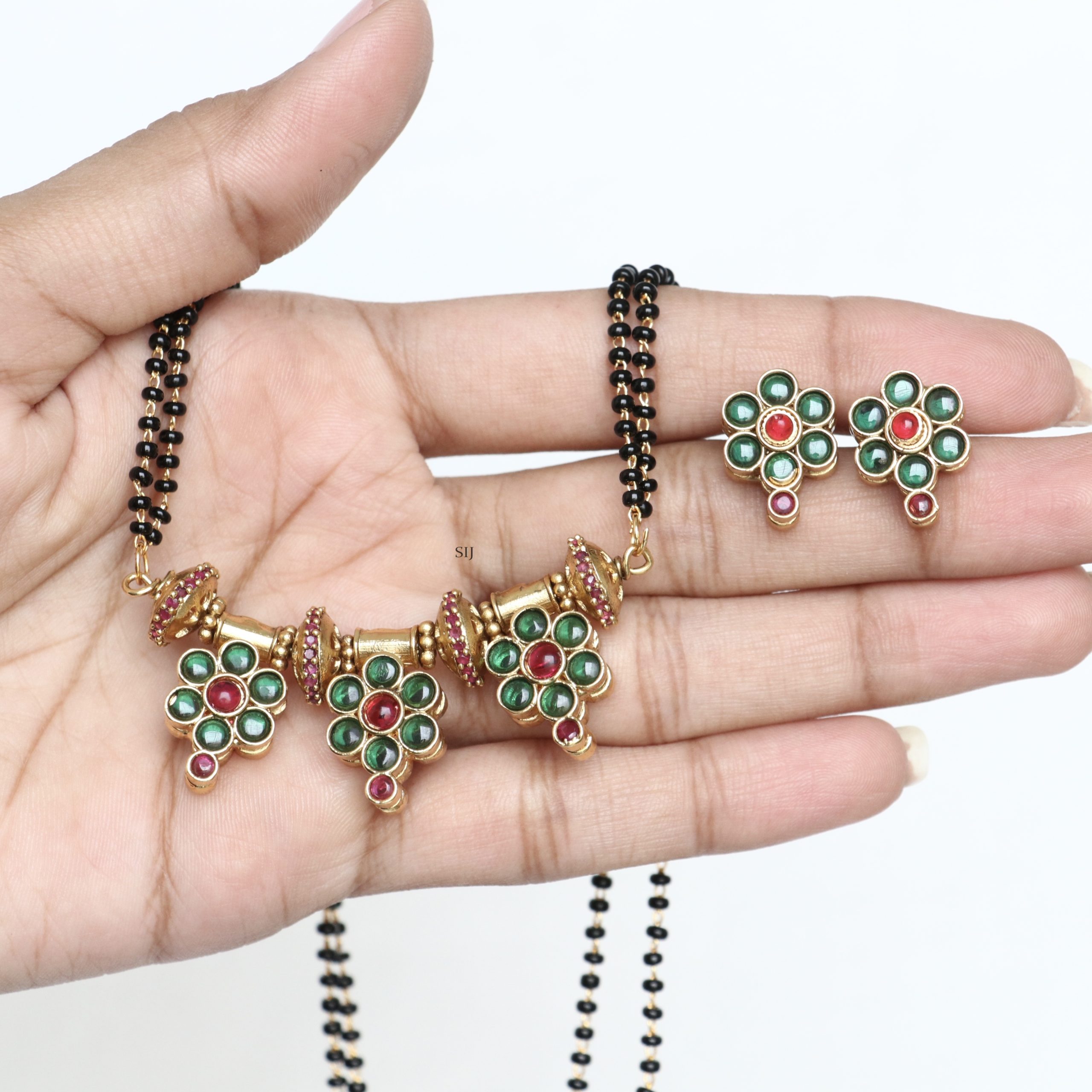 AD and Kemp Stones Reversible Floral Mangalsutra