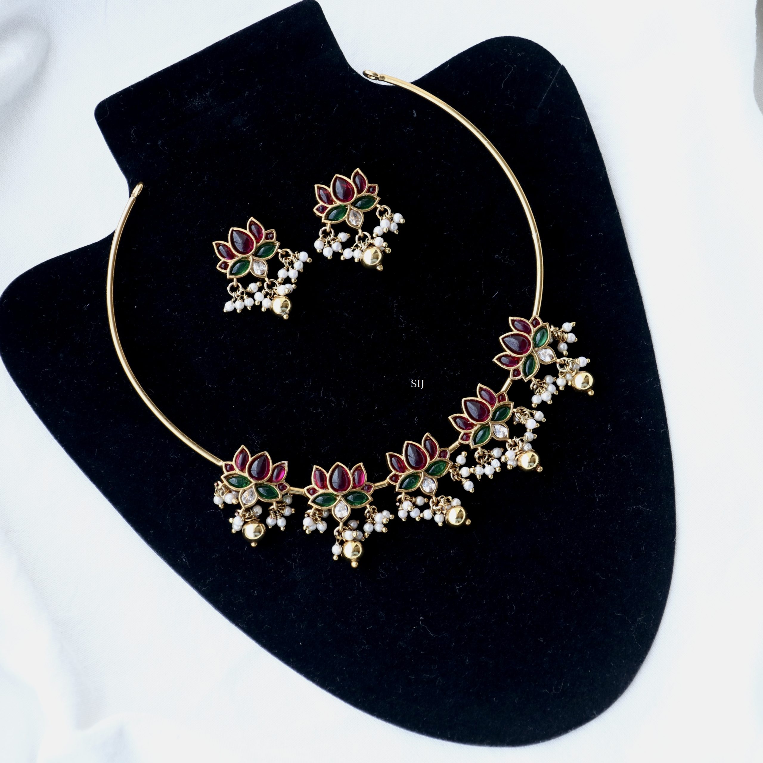 Gold Plated Flower Design Hasli Necklace
