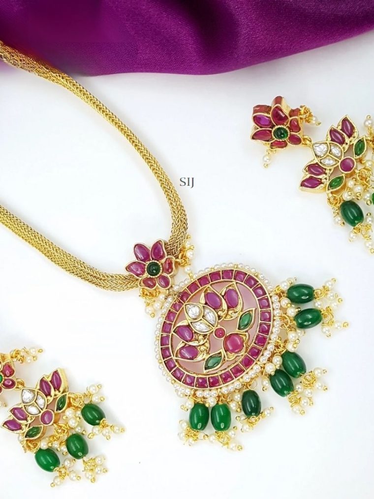 Imitation Flower Design Pendant Choker