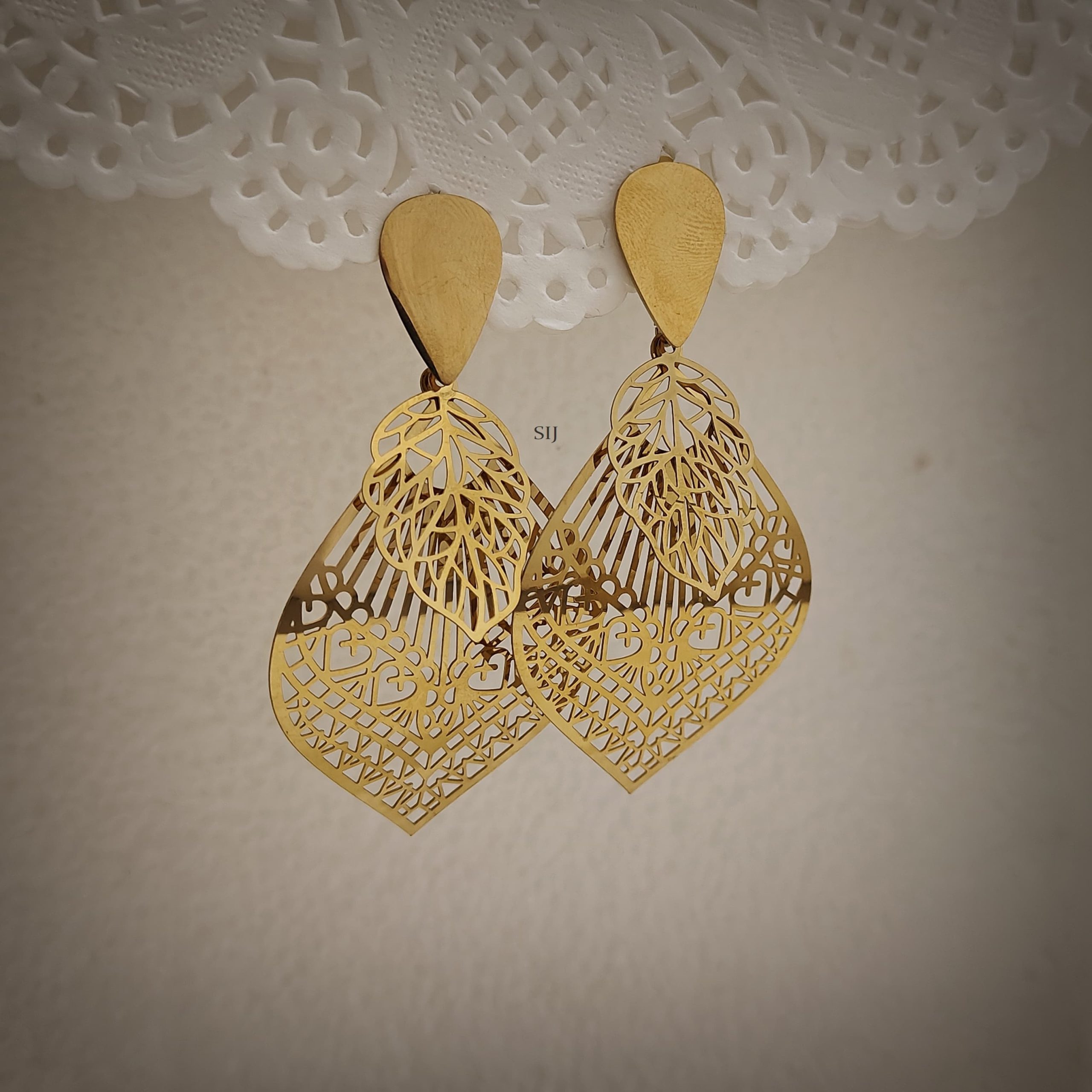 Gold Finish Vibrantly Designed Contemporary Earrings