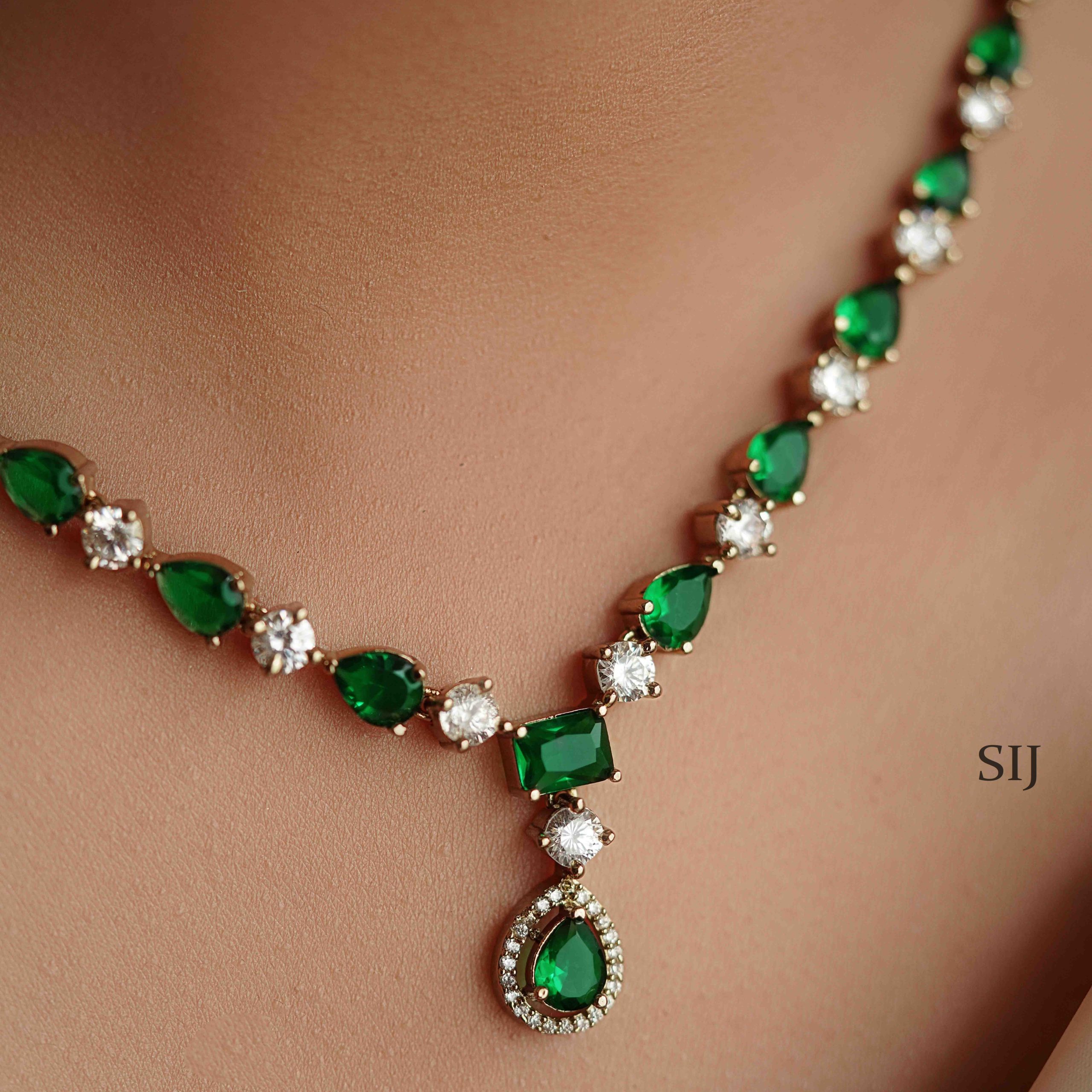 Artificial White And Green Stones Necklace Set