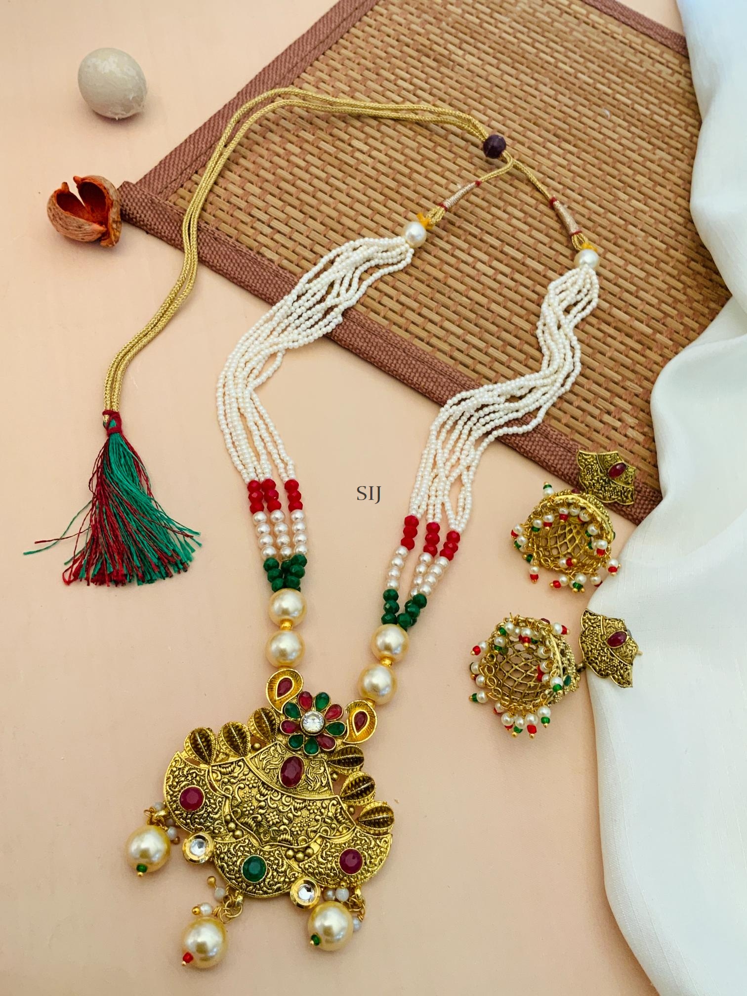 Artificial Flower Design Pearl And Kundan Necklace With Jhumkas