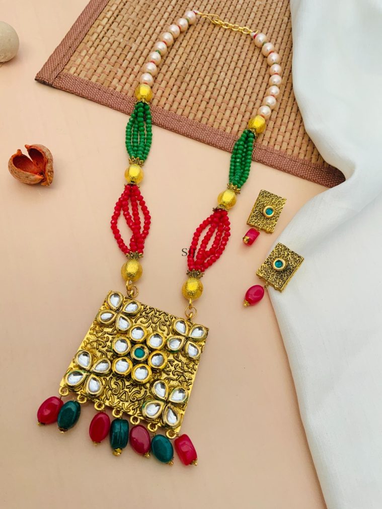 Flower Design Red &Green Beaded Drop Kundan Necklace With Earrings