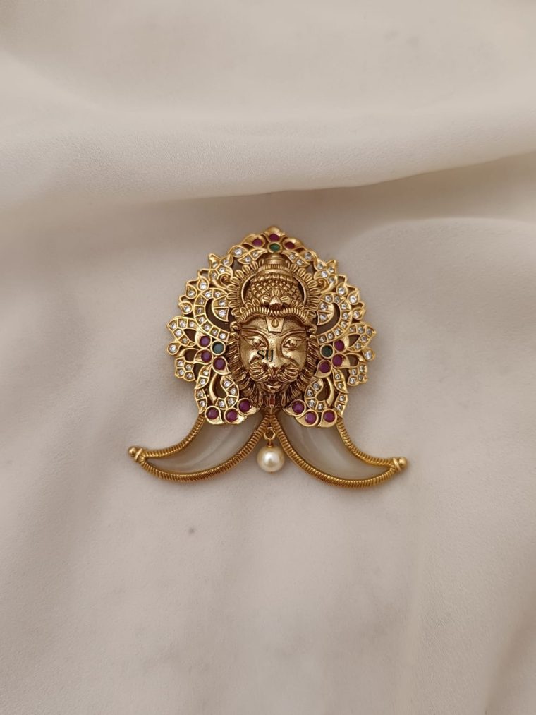 Gold Finish Pearl Drop Tiger Nail Pendent