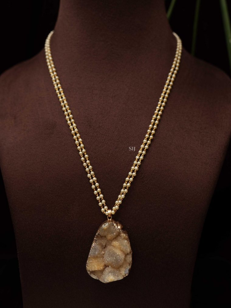 Gold Finish Two Layers Pearls Chain with Agate Pendant