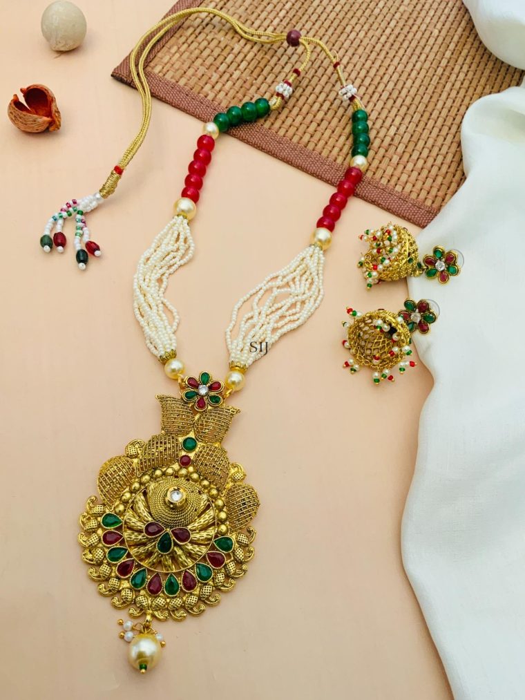 Imitation Flower Design Red &Green Kundan Necklace With Jhumkas