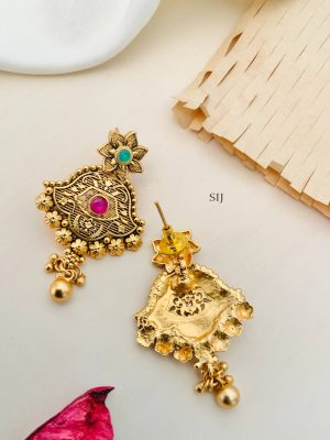 Gold Finish Flower Design Pendant Kundan Necklace