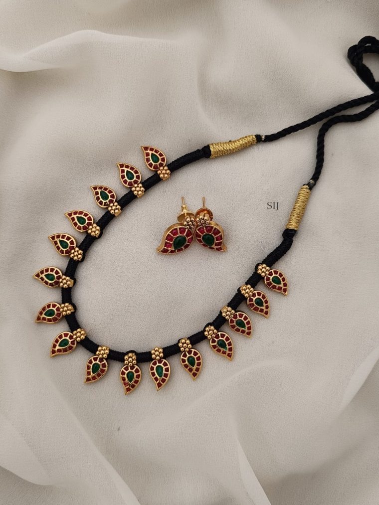 Imitation Kemp Mango Design Thread Necklace