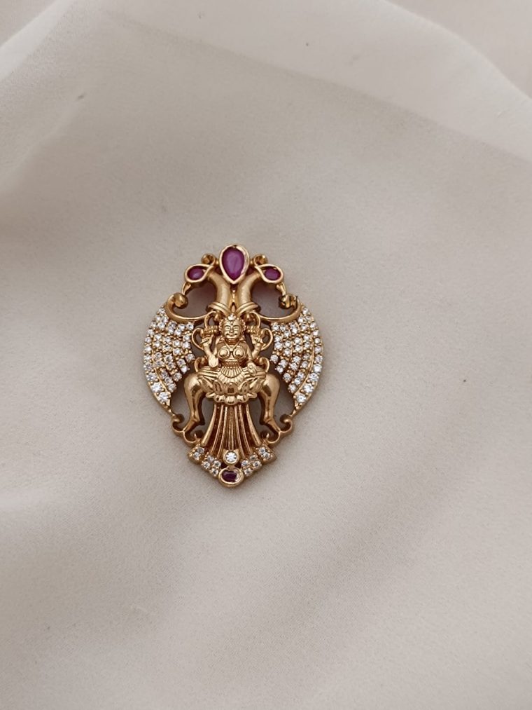 Traditional Lakshmi Saree Pin with Dual Peacocks