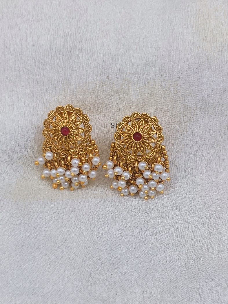 Antique Round Design Flower Earrings with Guttapusalu