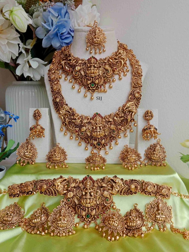 Traditional Goddess Lakshmi Bridal Set