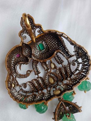 Artificial Victorian Stones Elephant Pendant Set