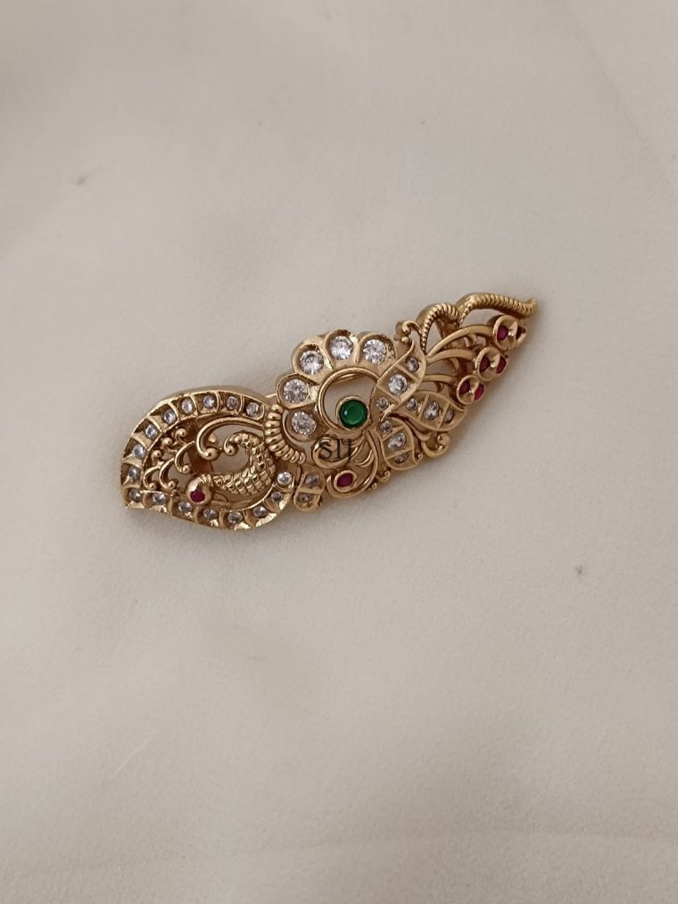 Traditional Swan Design Saree Pin