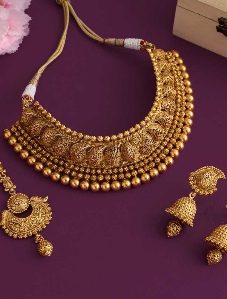 Gold Finish Choker With Earring & Tikka