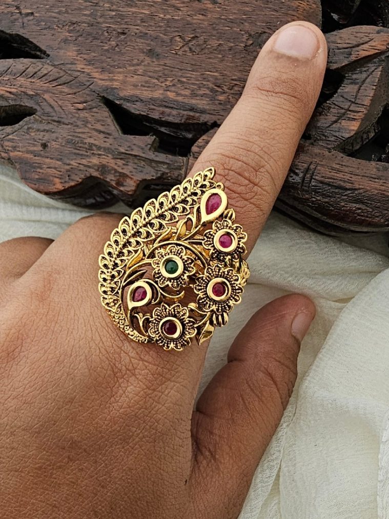 Imitation Floral Finger Ring