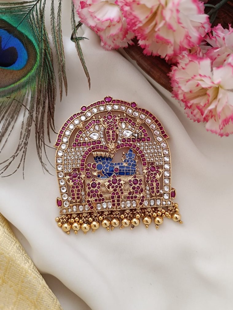 Imitation Kundan Kemp Stones Lord Ranganathar Pendant