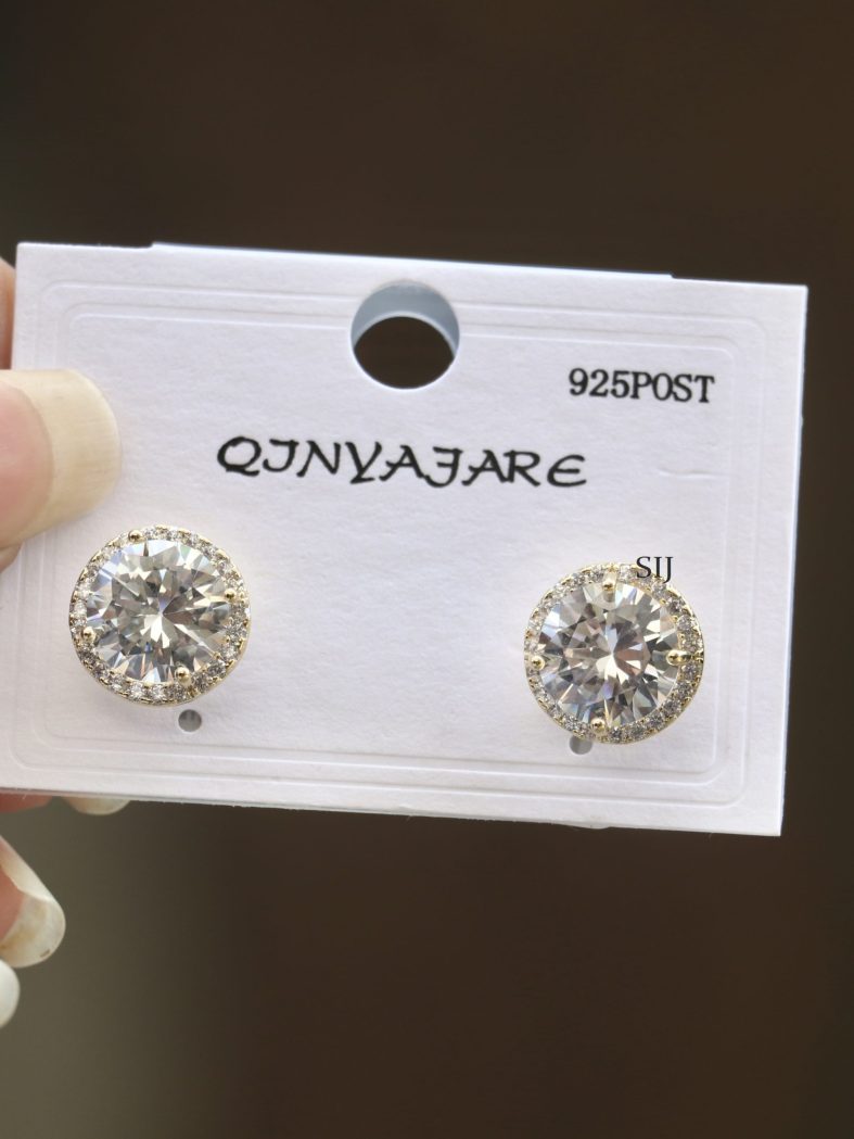 Traditional Zirconia Stone Ear Studs