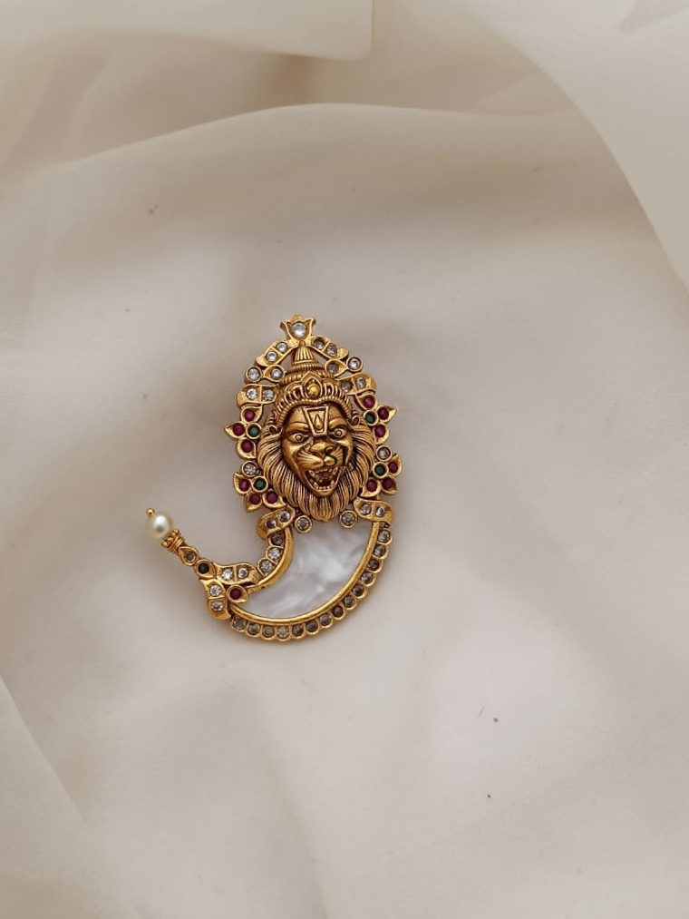 Imitation Lion Face Nail Pendant